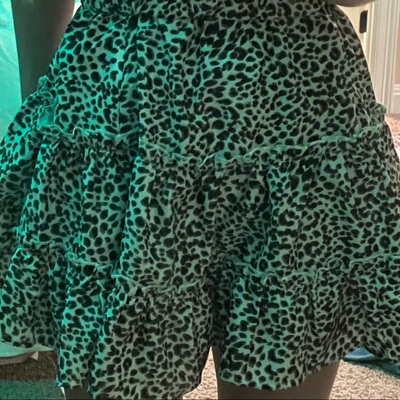 Cheetah print ruffle skirt! 🤎 - Picture 3 of 8
